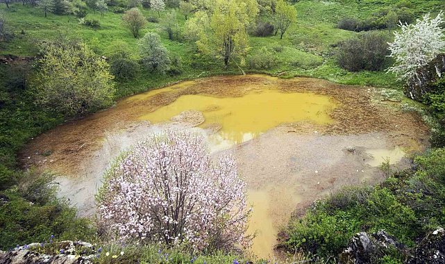 Efsanelere konu olan Dipsizgöl renk değiştirdi, ziyaretçileri hayal kırıklığı yaşadı