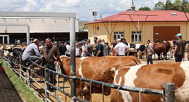 Elazığ Hayvan Pazarı'nda arife günü yoğunluğu