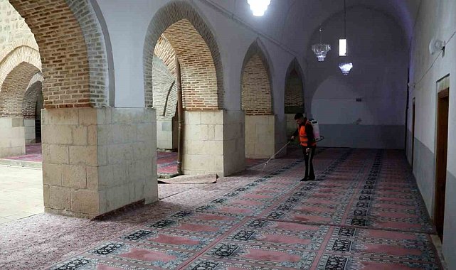 Elazığ'da bayram öncesi camilerde detaylı temizlik