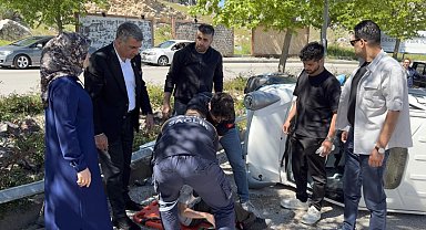 Elazığ'da elektrikli araç devrildi, ilk müdahaleyi milletvekili yaptı