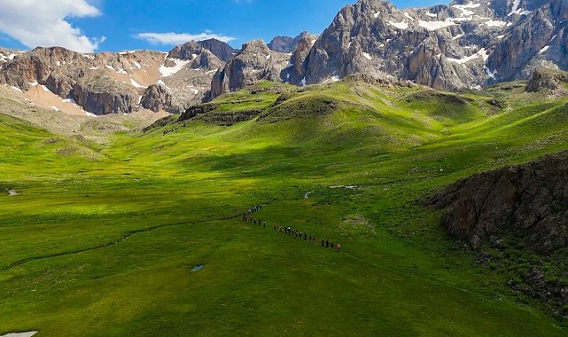 Erzincan'da 2 bin 500 rakımdaki yayla hayran bırakıyor