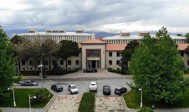 Erzincan'da cadde ve sokaklar boş kaldı