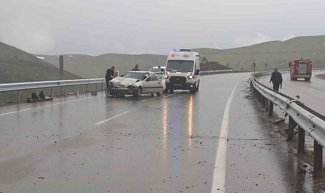 Erzurum-Erzincan karayolundan zincirleme trafik kazası: 3 yaralı