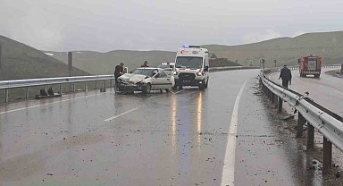Erzurum-Erzincan karayolundan zincirleme trafik kazası: 3 yaralı