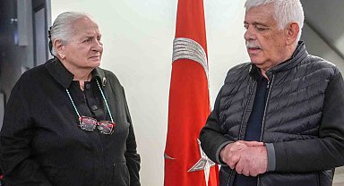 Erzurum Kazım Karabekirbekir Paşa'nın kızını bağrına bastı