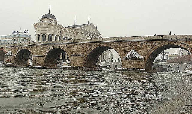 Esenler Belediyesi Üsküp'teki Taş Köprü'yü aydınlatacak