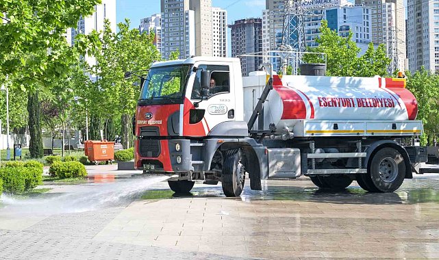 Esenyurt Belediysi'nde Bayram mesaisi: Park ve piknik alanları dip köşe temizlendi