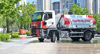 Esenyurt Belediysi'nde Bayram mesaisi: Park ve piknik alanları dip köşe temizlendi