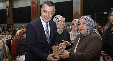 Esenyurt'ta Anneler Günü Programı'nda Kadın Doğum ve Çocuk Hastanesi müjdesi