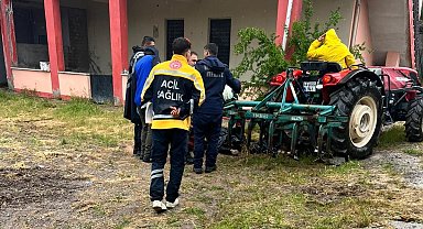 Eski mahalle muhtarı traktörün altında ölü bulundu