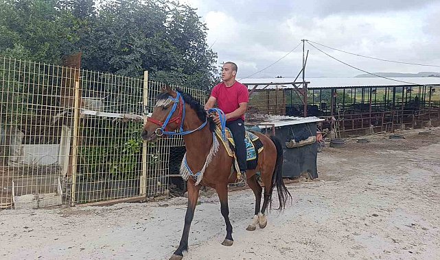 Evden işe giderken yürüdüğü 12 kilometrelik yolla atletizme merak sardı