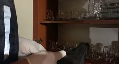 Evin her köşesinden ruhsatsız tabanca çıktı: 2 tutuklama