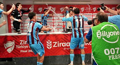 Fatih Tekke: "Çok şükür taraftarımızı mutlu ettik, camiamıza bir kez daha kupa kazandırdık"