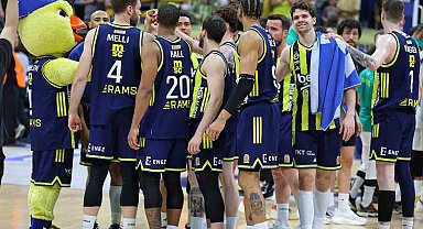 Fenerbahçe, yarı final ilk maçında A. Efes'i konuk edecek
