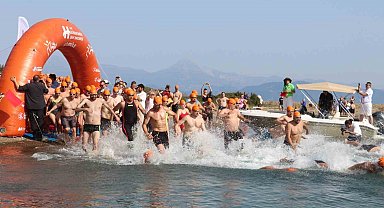 Fethiye'de 863 sporcu şampiyonluk için kulaç attı
