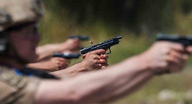Foça'da nefes kesen final: Jandarmanın şampiyon nişancıları kozlarını paylaştı