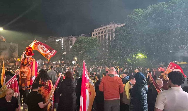 Galatasaraylı taraftarlar şampiyonluk heyecanını paylaştı