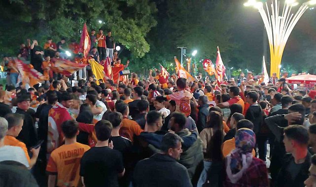 Galatasaraylı taraftarlardan Batman'da coşkulu kutlama
