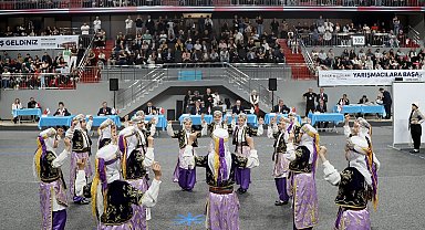 Gaziantep'te kültür rüzgarı... Halk Oyunları Bölge Şampiyonası büyük ilgi gördü