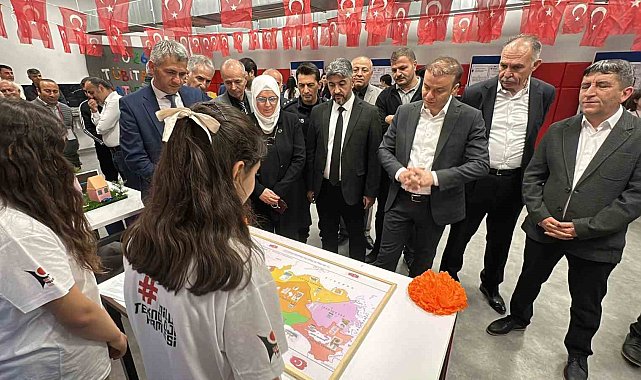 Geleceğin bilim insanları projelerini sergiledi