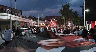 Gençlik coşkusu Sarıgöl sokaklarını aydınlattı