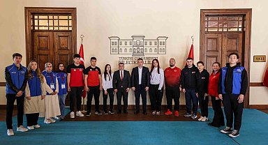 Gençlik Haftası'nda başarılı sporcular Vali Sözer'le buluştu