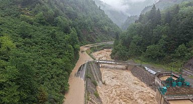 Giresun'da sağanak nedeniyle yol ulaşıma kapatıldı
