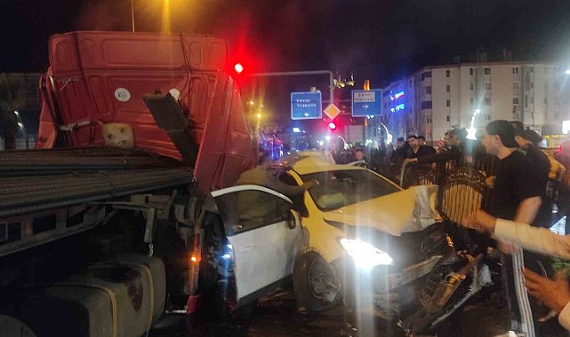 Giresun'da tır iki otomobile çarptı: 5 ölü, 6 yaralı