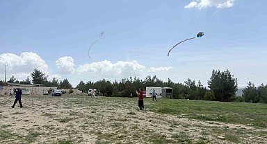 Gökyüzünü uçurtmalar renklendirdi