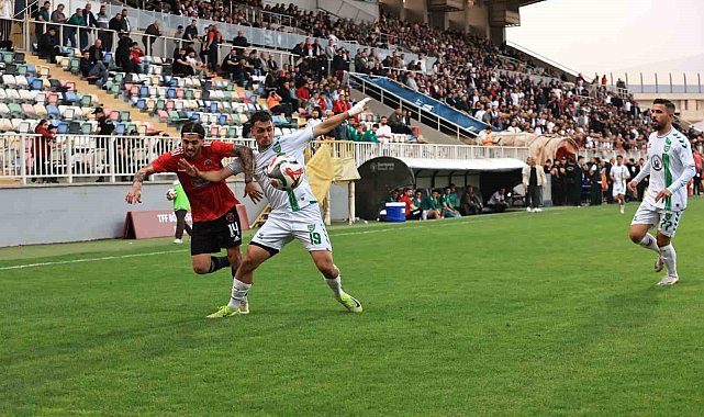 Gölcükspor, 5 yıl aradan sonra TFF 3. Lig'e yükseldi