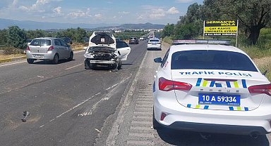 Gömeç'te iki otomobil çarpıştı: 2 yaralı