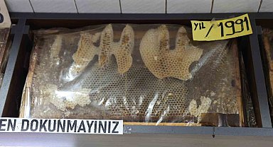 Görenler dönüp bir daha bakıyor, 35 yıllık bal çerçeveleri dikkat çekiyor