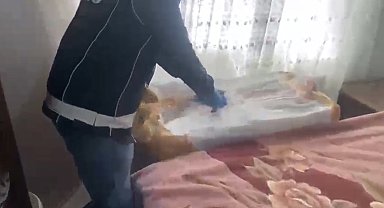Göz kulak olacakları evi uyuşturucu deposuna çevirdiler