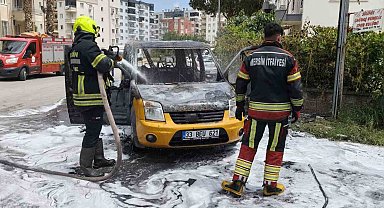 Hafif ticari araç alev alev yandı