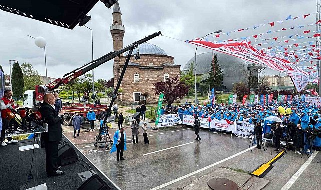 HAK-İŞ Başkanı Arslan: "Türkiye'nin bütün meydanları Taksim Meydanı'dır"