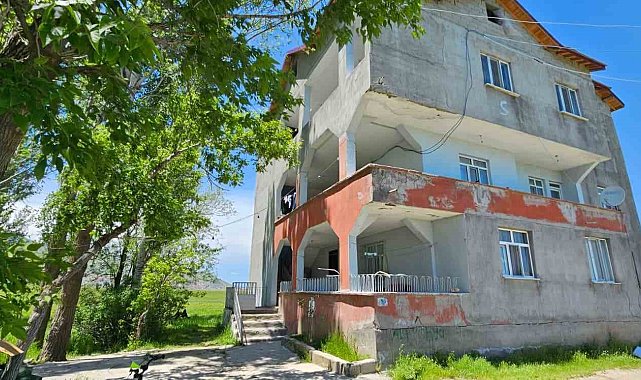 Hasköy'de yılanlar bir evi sardı: Aile geceleri uyuyamıyor