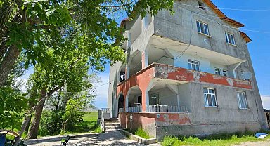 Hasköy'de yılanlar bir evi sardı: Aile geceleri uyuyamıyor