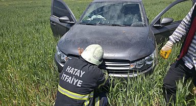 Hassa'da tarlaya uçan otomobilin sürücüsü yaralandı