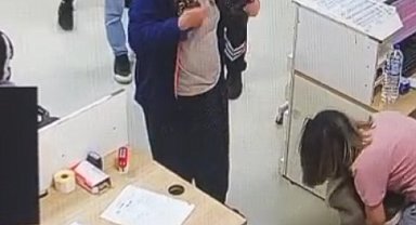 Hastane kantininde boğazına şeker kaçan Mina'yı hemşire kurtardı