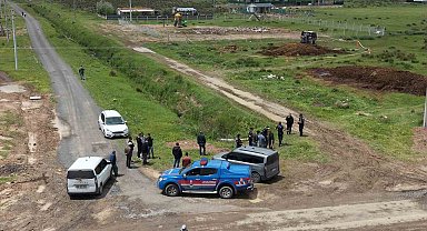 Hayvan gübresinin altında kalan genç ağır yaralandı