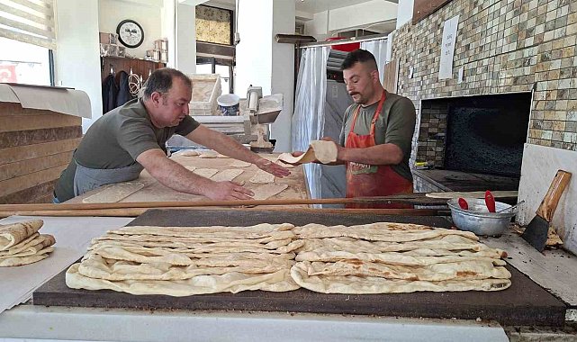 Hisarcık'ta fırıncıların lavaş mesaisi