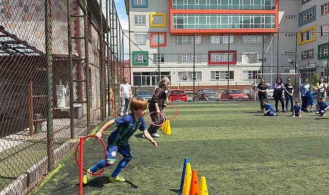 Hopa'da Anneler Günü yeşil sahada kutlandı