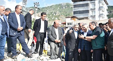 Hüseyin Yayman Hatay'da sel bölgesinde incelemelerde bulundu