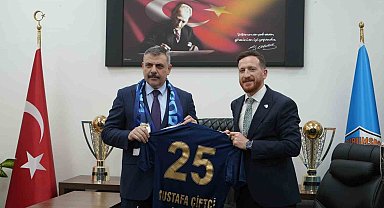 İçişleri Bakanı Çiftçi'den Erzurumspor'a tebrik ziyareti