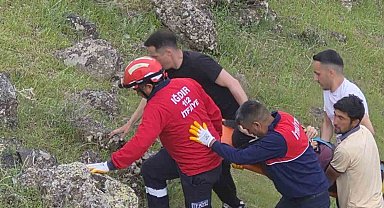 Iğdır'da otomobil uçuruma yuvarlandı: 4 yaralı