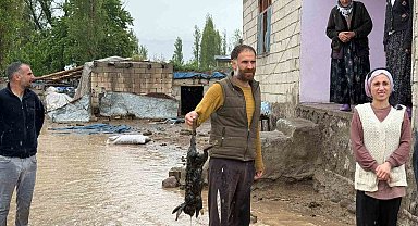Iğdır'da sağanak sele dönüştü: Karakuyu köyünde evler ve araziler sular altında kaldı