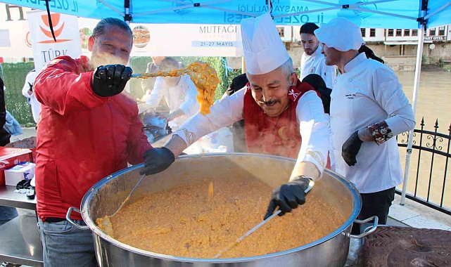 İki dev kazan dolusu keşkek 30 dakikada dağıtıldı