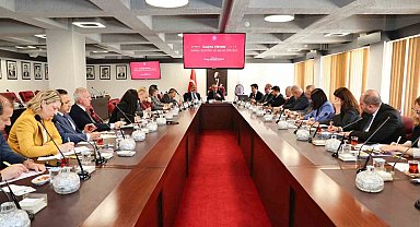 İlaç firmaları Atatürk Üniversitesinde bir araya geldi; Hedef: İlaçta Ar-Ge ve yerli üretim ile sağlıkta tam bağımsız Türkiye