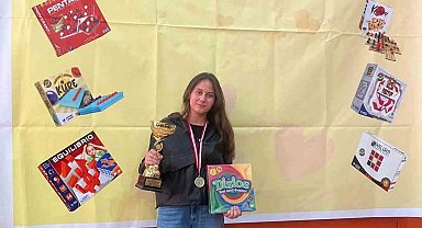 İmam Hatipli kız öğrenci ilçeye birincilik ile döndü