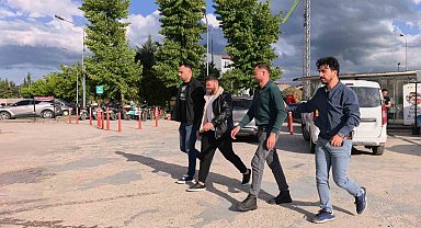 İnegöl'de enseden bıçaklayan şüpheli ile ağabeyi yakalandı